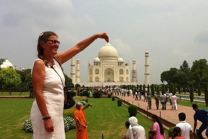 Full-Day Taj Mahal Agra Tour from Bangalore with Return Flight - Exploring the Taj Mahal: The Main Attraction
