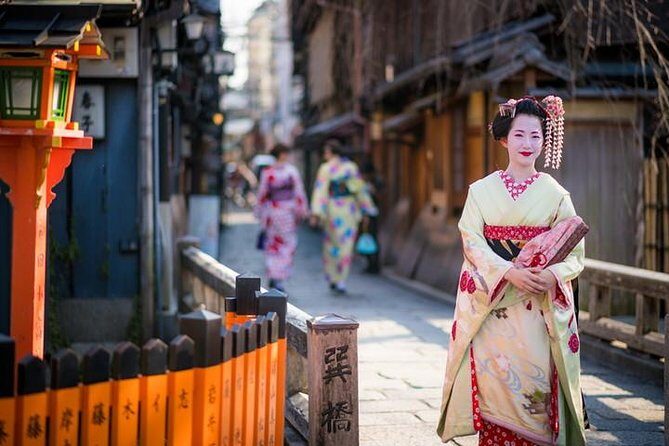 Gion and Fushimi Inari Shrine Kyoto Highlights with Government-Licensed Guide - Why This Tour Works