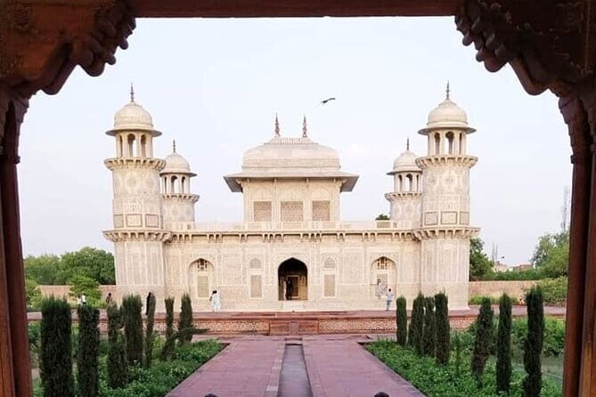 Golden Triangle Tour with Khajuraho and Varanasi - Starting in Delhi: A Gateway to India’s Capital