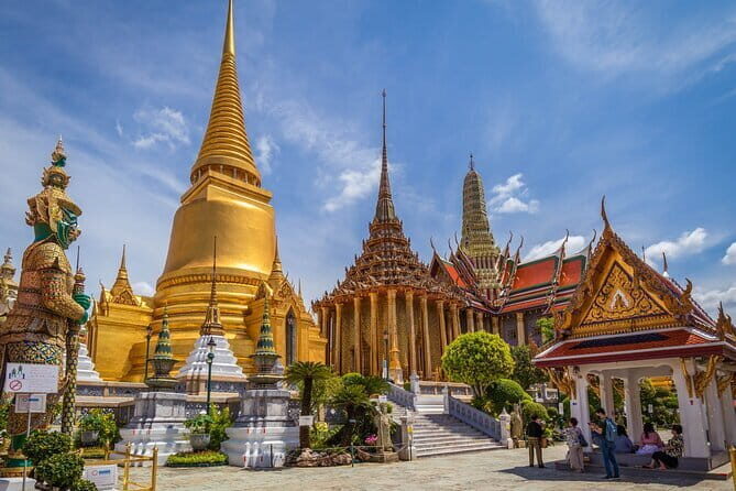 Grand Palace & Wat Phra Kaew Walking Tour with Professional Guide - A Closer Look at the Itinerary
