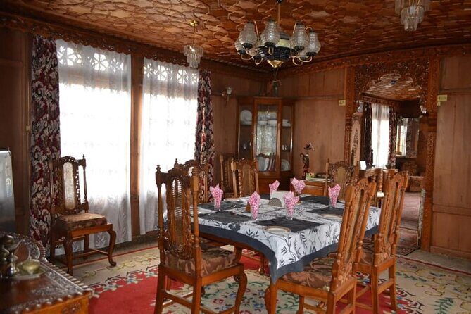 Group Kashmir Deluxe Tour & Tailored Ex Srinagar - Frequently Asked Questions