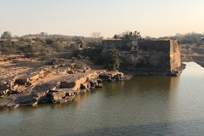 Guided Chittorgarh Fort Day Tour from Udaipur With Lunch - Analyzing the Value