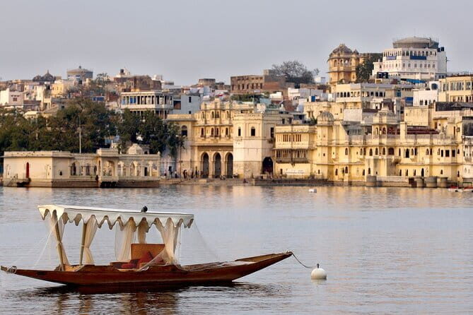 Guided Ghat Walk Experience with Boat Ride in Udaipur with a local - The Sum Up