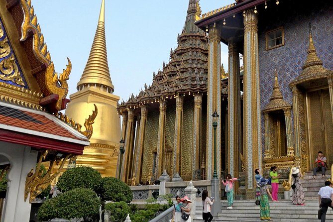 Guided Tour of Grand Palace & Emerald Buddha Temple in Bangkok - Practical Details and Considerations