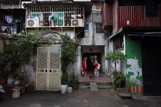 Hanoi Street Photography in a Vintage Community - The Value of This Tour
