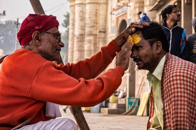 Hidden Secrets of Varanasi: Vibrant Tradition (Guided Tour) - The Guides: Knowledgeable, Passionate, and Entertaining