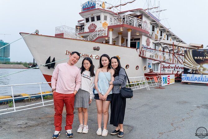 Ho Chi Minh City: Saigon River Dinner Cruise with Live Music - The Experience in Detail