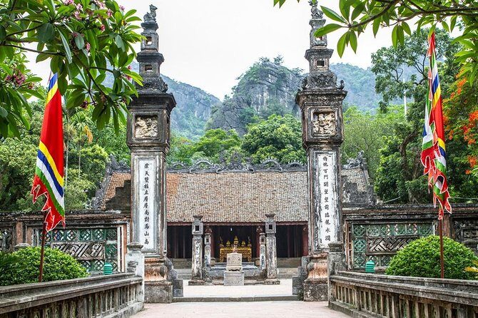 Hoa Lu - Tam Coc Luxury Small group 1D: Limousine bus, biking, boat trip, Lunch - Hoa Lu Temples: A Glimpse into Vietnam’s Ancient Capital