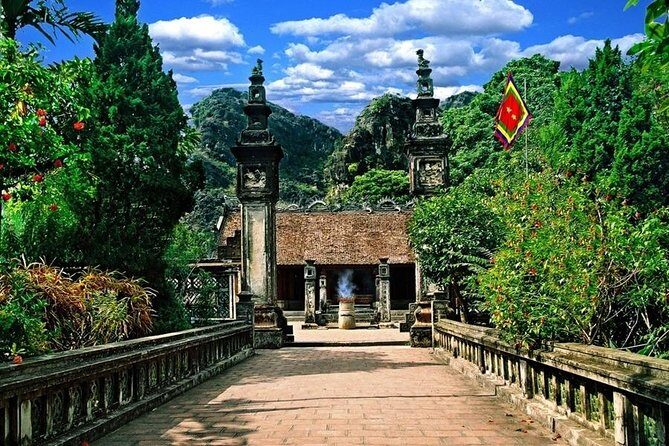 Hoa Lu Tamcoc 1 day trip - Transition to Tam Coc: The Scenic Waterways