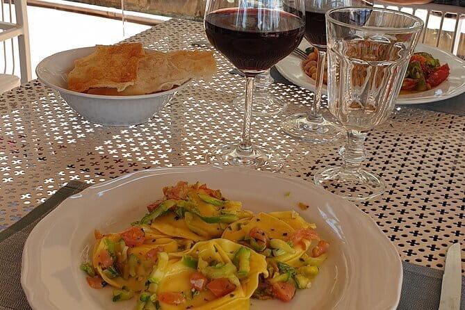Horseback ride and gourmet cuisine in a historic food shop - Who Will Love This Tour?