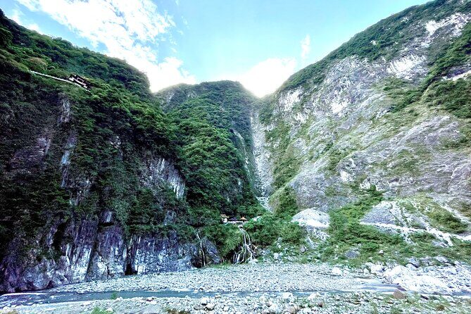 Hualien Taroko Day Tour From Ximending - A Taste of Coastal and Mountain Beauty: Suao and Yilan Cake Factory