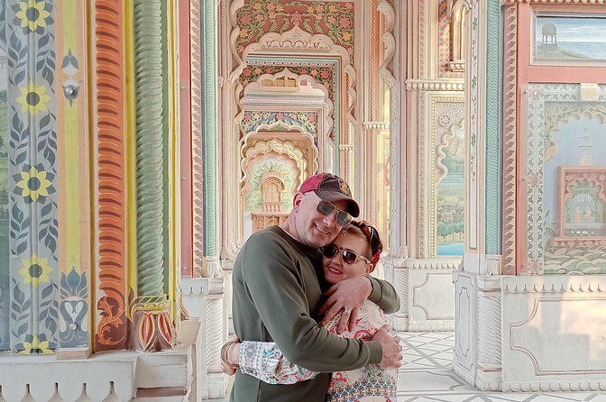 Jaipur Sightseeing and Shopping: Guided Tour by Private Car - Shopping and Craft Demonstrations