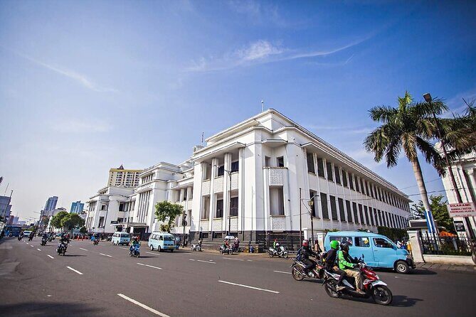 Jakarta Full-Day Highlights Tour with Transfer - The Experience and Logistics