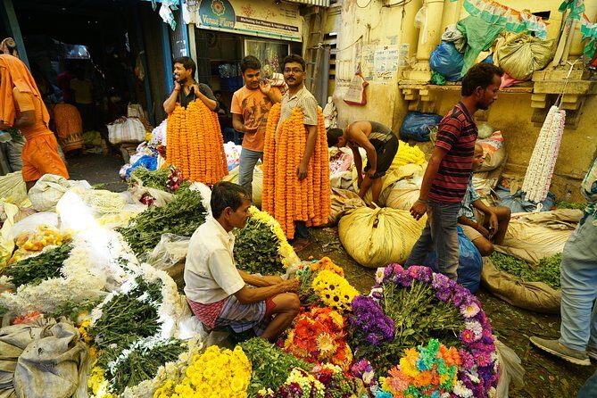 Kolkata Full Day Sightseeing Including Mother House, Kumortuli and Flower Market - Howrah Bridge: Iconic Engineering and a City Symbol