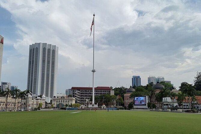 Kuala Lumpur Full Day Private Tour with 24 spots Of Wonders - Practical Considerations