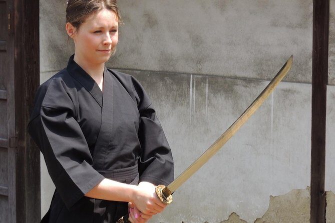 Kyoto Samurai Experience - Dressing Up and Handling a Katana
