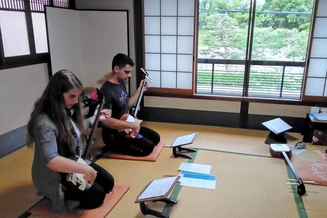 Learn Japanese guitar "Shamisen" - What Travelers Can Expect