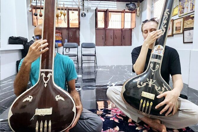 Learn to play a traditional indian instrument in Varanasi! - A Closer Look at the Experience