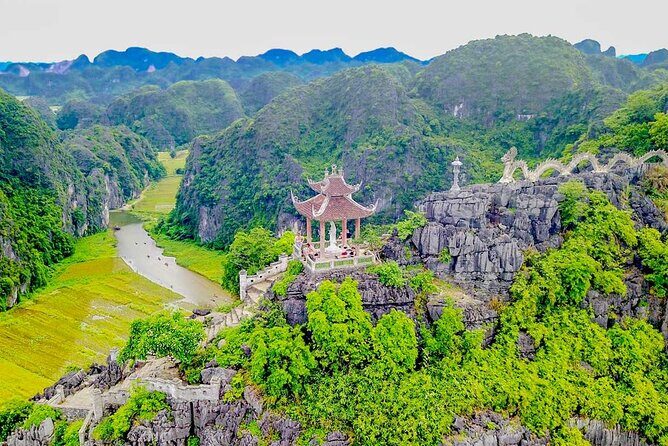Luxury Bai Dinh Pagoda ,Trang An Boat Trip & Mua Cave 1 Day Trip - Midday: Local Lunch
