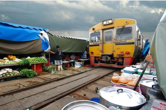 Maeklong & Damnoen Saduak Markets: Railway & Floating Market Tour - What’s Included & What to Keep in Mind