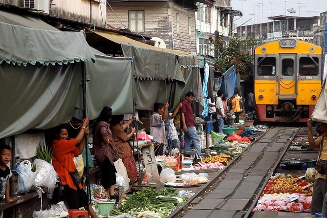 Maeklong Train Market & Damnoensaduak Floating Market Tour - The Verdict: Is It Worth It?