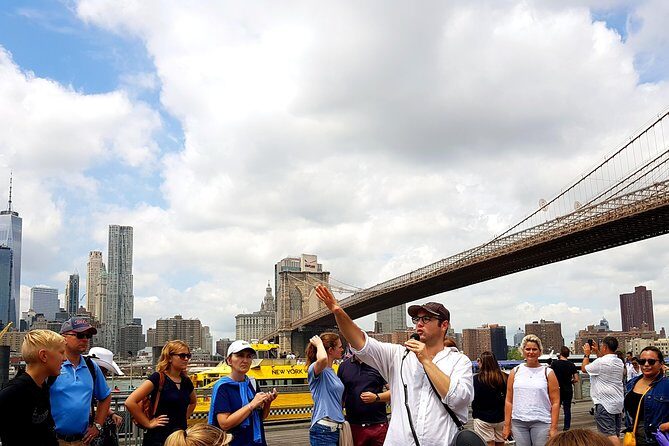 Manhattan to Brooklyn NYC Walking Tour: Brooklyn Bridge and Dumbo in Spanish - A Deep Dive Into the Experience