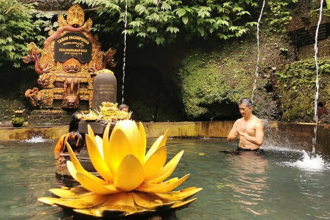 Melukat Purification Ceremony at Taman Pecampuhan Sala Temple - An In-Depth Look at the Melukat Ceremony Experience