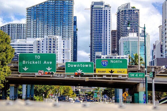 Miami : Bus, Boat & Walking Tour the Ultimate City Discovery - The Boat Cruise: A Splash of Glamour and Panorama