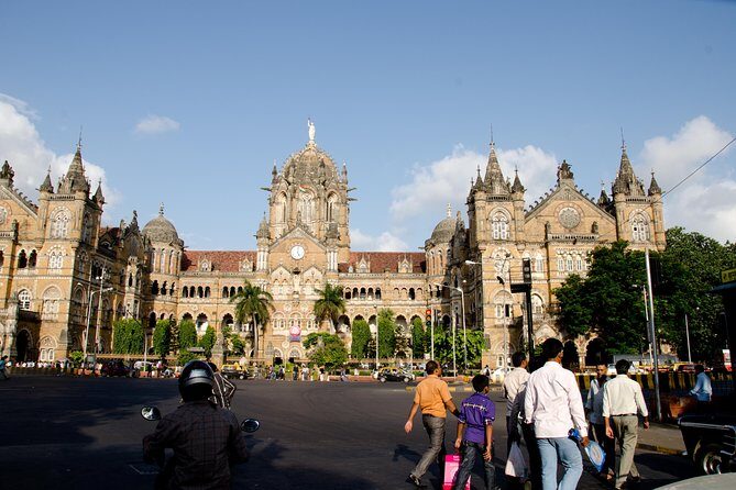 Mumbai Must See tour - The Real Magic: Guides and Authenticity