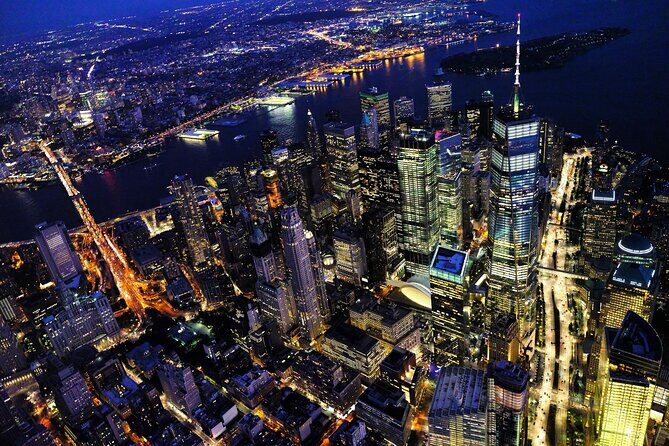 New York: Times Square Evening Walking Tour with Hot Dog - Authenticity and Atmosphere