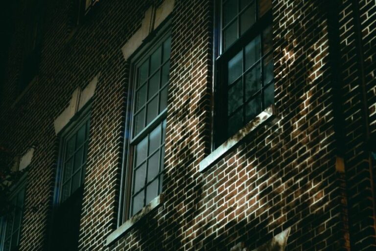 Newport Ghosts: Seaside Hauntings and Hags Tour - Exploring the Details of the Newport Ghosts Tour