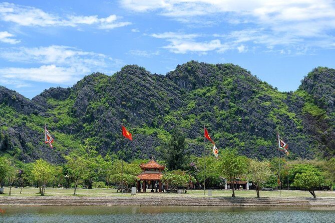 Ninh Binh Daily Tour: Hoa Lu- Am Tien Cave - Tam Coc- Bike - Bich Dong pagoda - The Value of the Tour