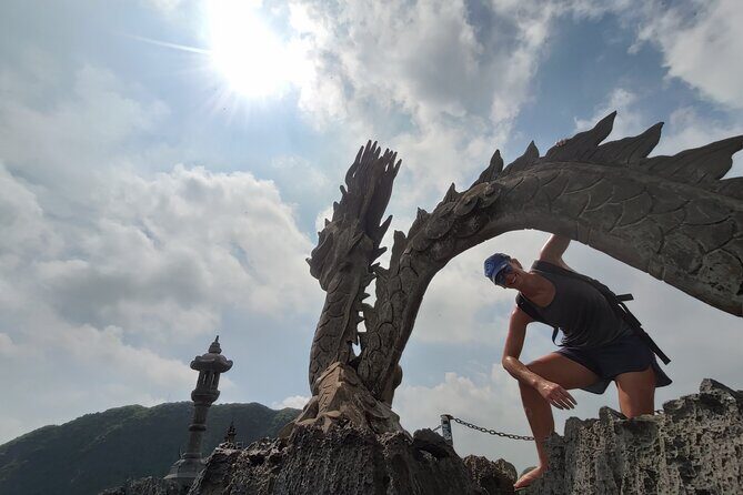 Ninh Binh Full-Day Small Group of 9 Guided Tour from Hanoi - First Stop: Mua Cave and the Panoramic View