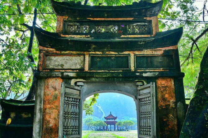 Ninh Binh Group Tour of 11 from Hanoi via Mua Cave Tam Coc Hoa Lu - Transportation and Group Size