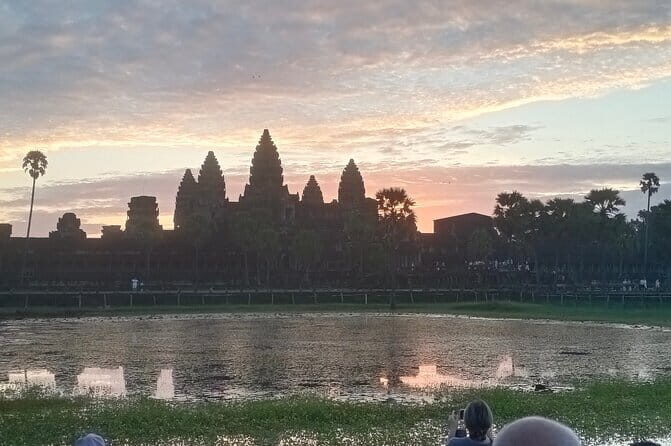 One Day Sunrise Private Tour at Angkorwat with Major Temples - Detailed Breakdown of the Itinerary
