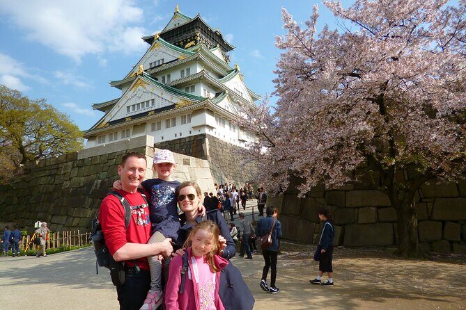 Osaka Castle and a visit to the longest shopping street in Japan - Strolling through Tenjinbashisuji Shopping Street