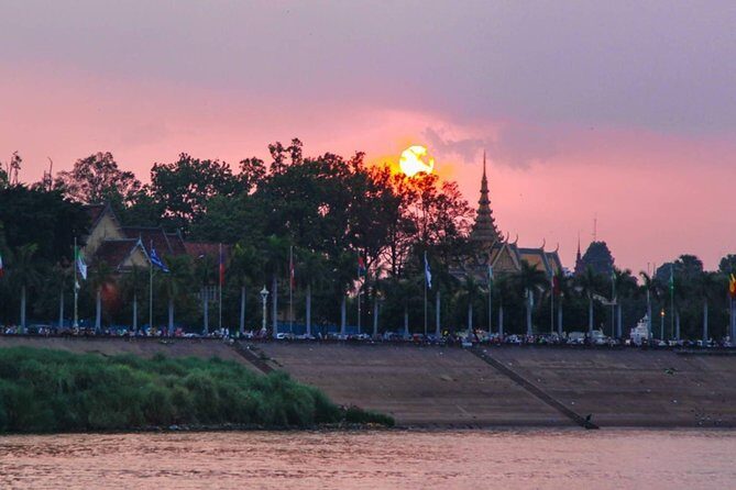 Phnom Penh Dinner Cruise - Price and Value Considerations