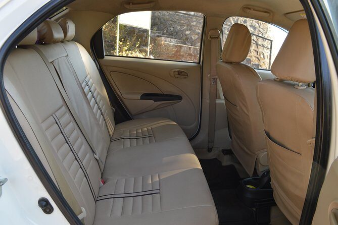 Private A/c Transfer Mount Abu To Udaipur ( 4 Seat A/c Sedan) - Who Is This Transfer Best Suited For?