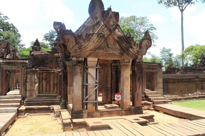 Private Banteay Srei and 4 Temples Guided Tour - Authenticity and Value