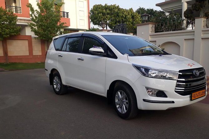 Private Car Jaipur to New Delhi - Analyzing the Experience: What It’s Like to Travel Jaipur to New Delhi by Private Car