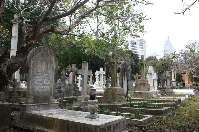 Private colonial Cemeteries tour - Analyzing the Value