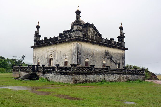 Private Custom Tour: Coorg Sightseeing with return hotel transfer - Rajas’ Seat: Panoramic Views and Relaxation