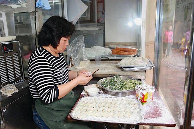Private Kowloon Michelin Rated Street Food & Culture Tour - The Food Highlights and Cultural Insights
