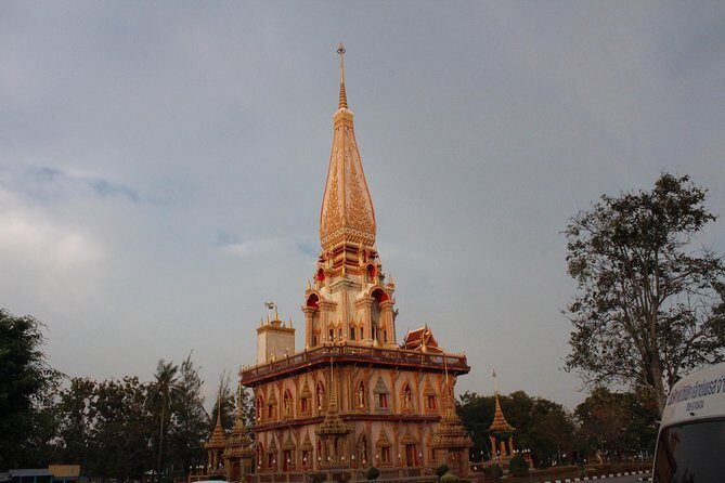 Private local city tour with english speaking driver - Who Should Consider This Tour?