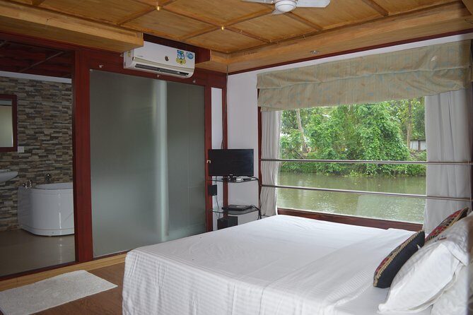 Private luxury Houseboat trip at Alleppy Backwaters. - A Deep Dive into the Experience