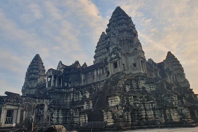 Private must-visit Temples Tour with Guide & Tuk Tuk - Deep Dive into the Itinerary: What You’ll See and Why It Matters