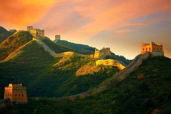 Private Night Tour to Gubei Water Town and Simatai Great Wall with Cable Car - Reaching the Simatai Great Wall: A Majestic Fortress