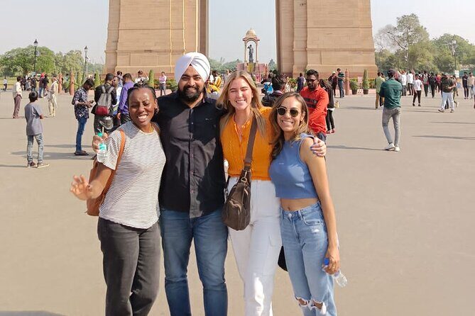 Private Old and New Delhi Sightseeing Tour - Outside Views of Red Fort and Transition to New Delhi