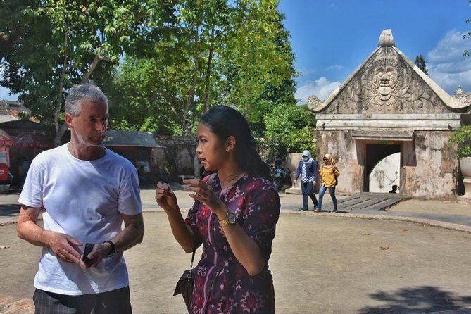 Private Royal Heritage Tour: Yogyakarta Palace, Watercastle, Sonobudoyo Museum - Analyzing the Value