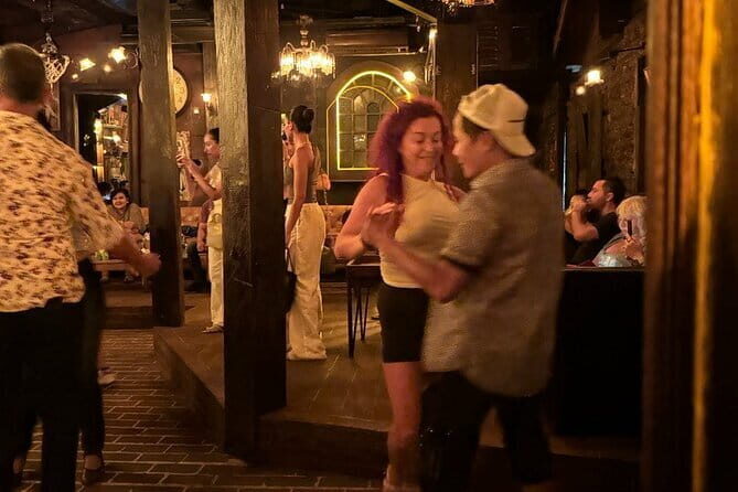 Private Salsa and Bachata Dance in Bali - Moving to a Venue: Dancing Freely